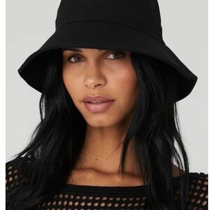 NWT Alo Weekender Unisex Black Bucket Hat